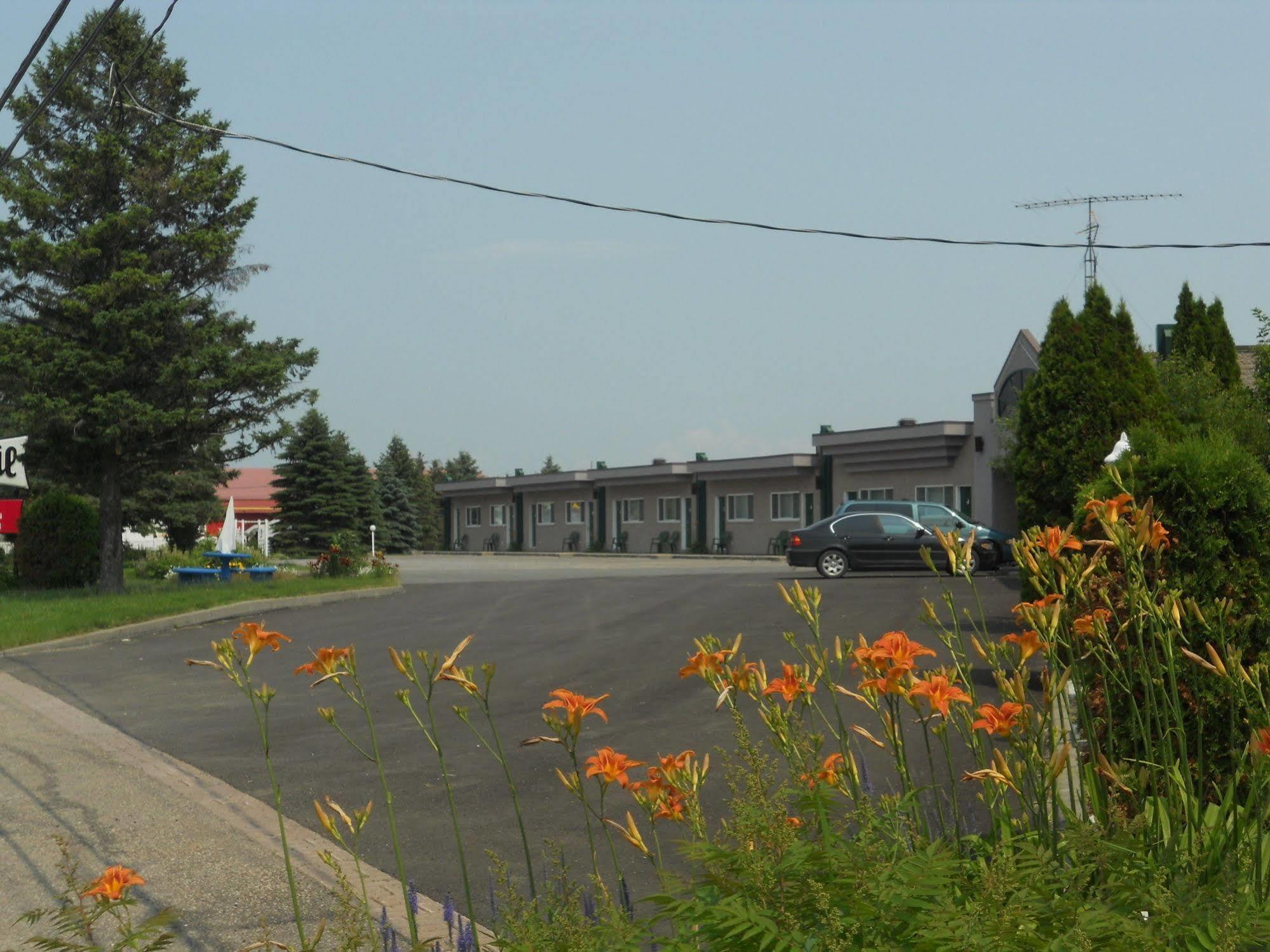 Motel Normandie Louiseville Dış mekan fotoğraf